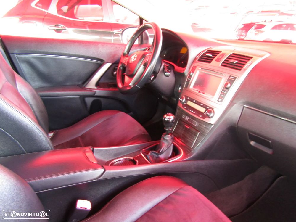 Toyota Avensis SD 2.0 D-4D Exclusive +GPS - 12