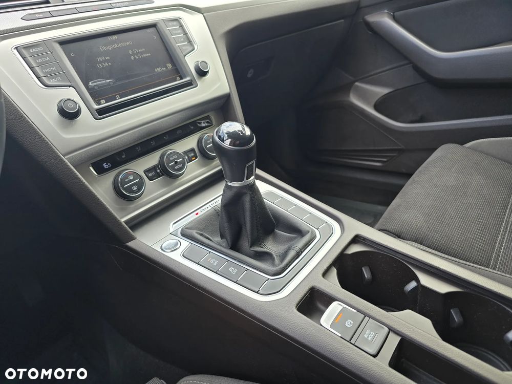 Volkswagen Passat Variant 2.0 TDI SCR BlueMotion Techn 4Mot Trendline - 21