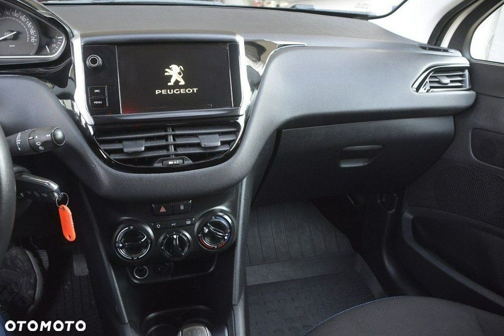 Peugeot 208 82 PureTech Style - 24