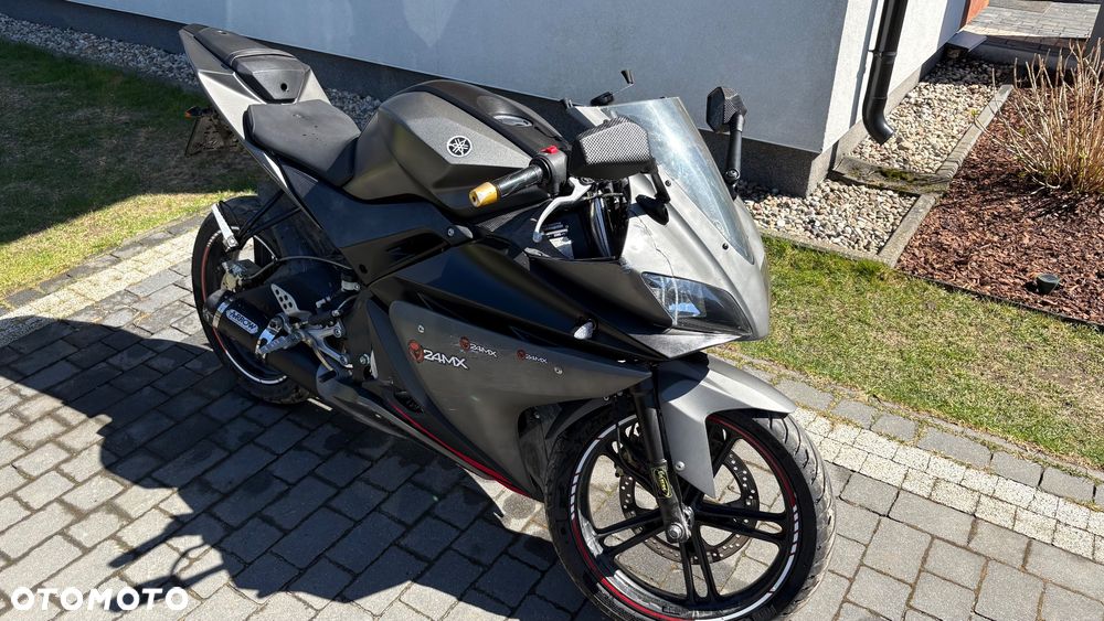 Yamaha YZF - 4