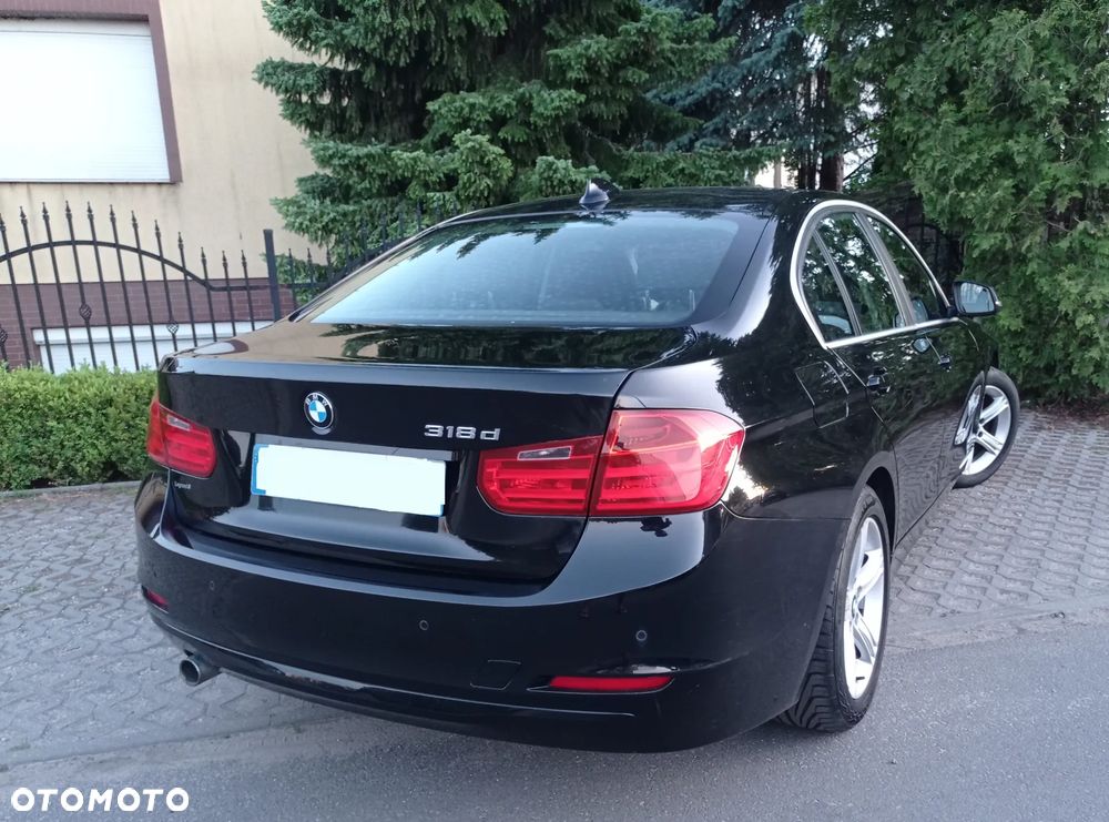 BMW Seria 3 318d DPF Edition Sport - 17