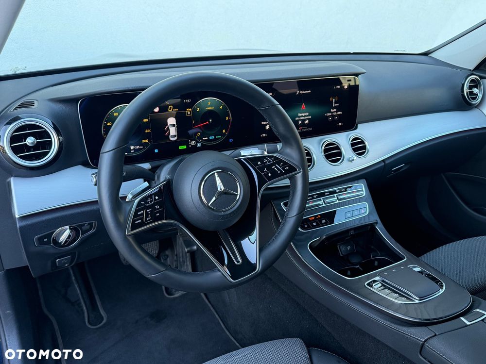 Mercedes-Benz Klasa E 220 d 4-Matic AMG/Avantgarde - 12