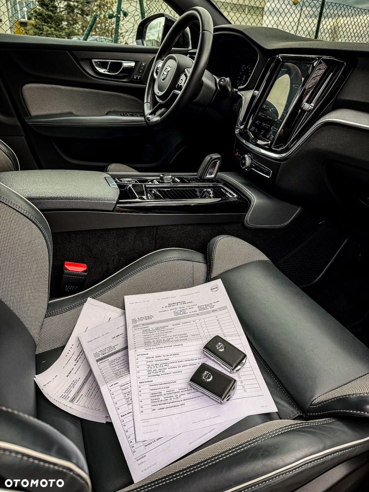 Volvo V60 T8 AWD Twin Engine Geartronic R-Design - 8