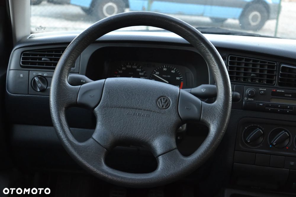 Volkswagen Golf 1.6 GL - 23