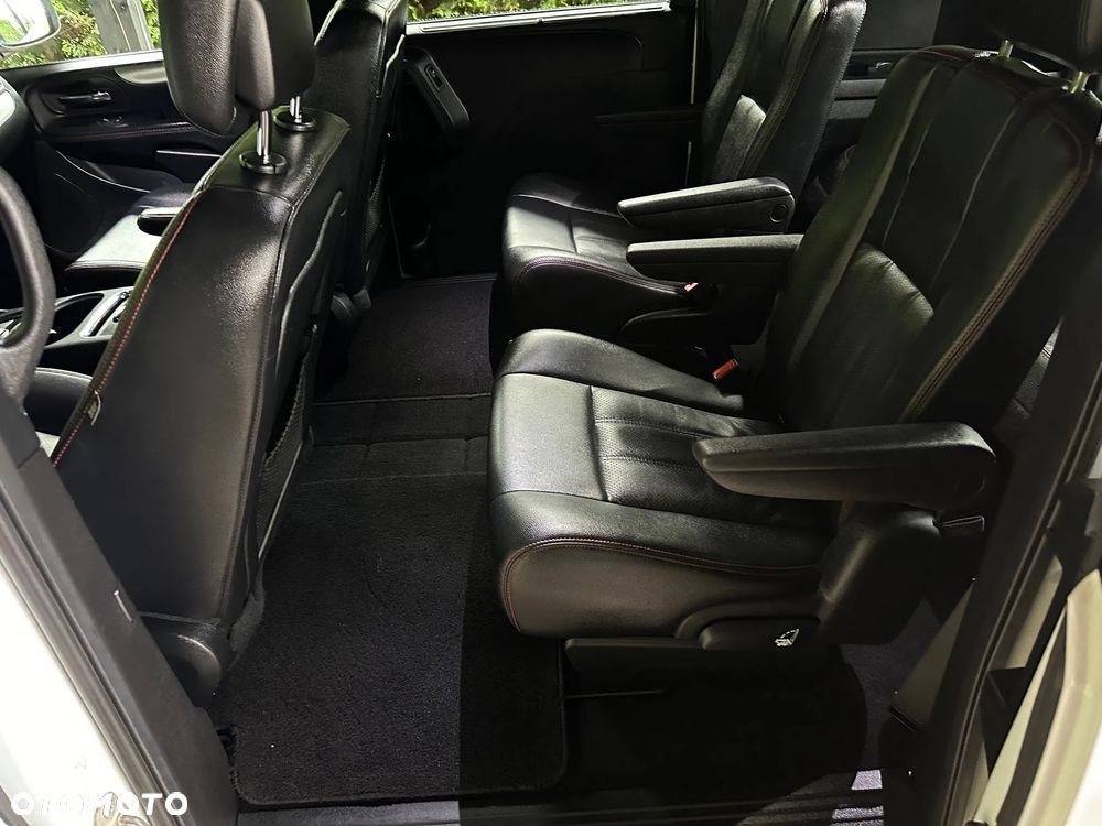 Dodge Grand Caravan 3.6 R/T - 12
