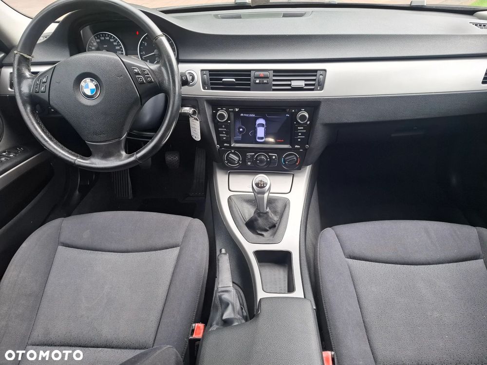 BMW Seria 3 318i - 9