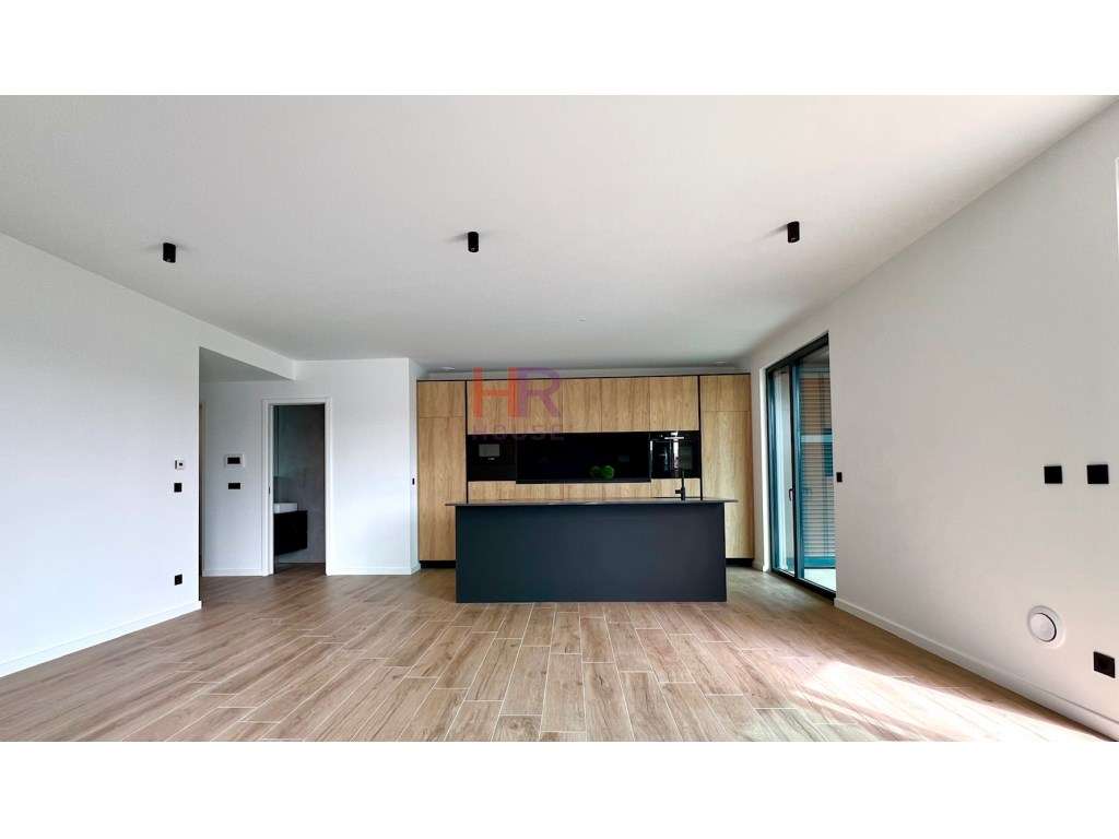 Vende-se Fantástico T2 com terraço privativo - Grande imagem: 2/43