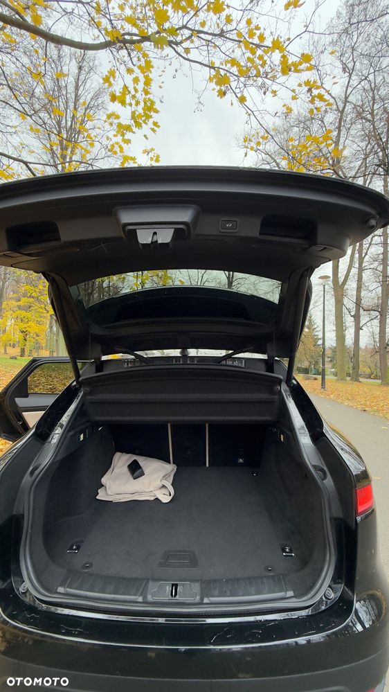 Jaguar F-Pace 20d AWD Chequered Flag - 13