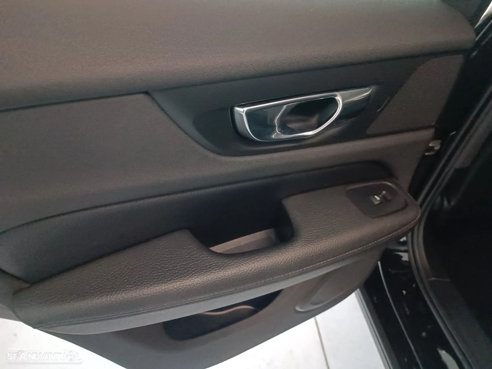 Volvo V60 2.0 B4 Plus Dark Auto - 20