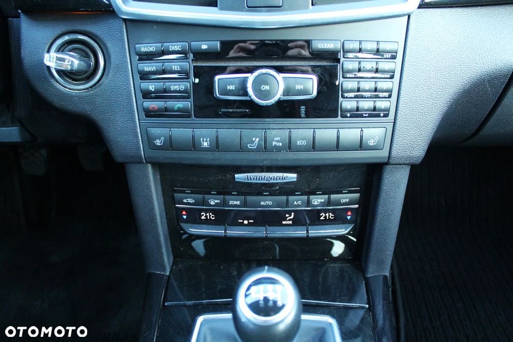 Mercedes-Benz Klasa E 200 CGI BlueEffICIENCY Avantgarde - 28
