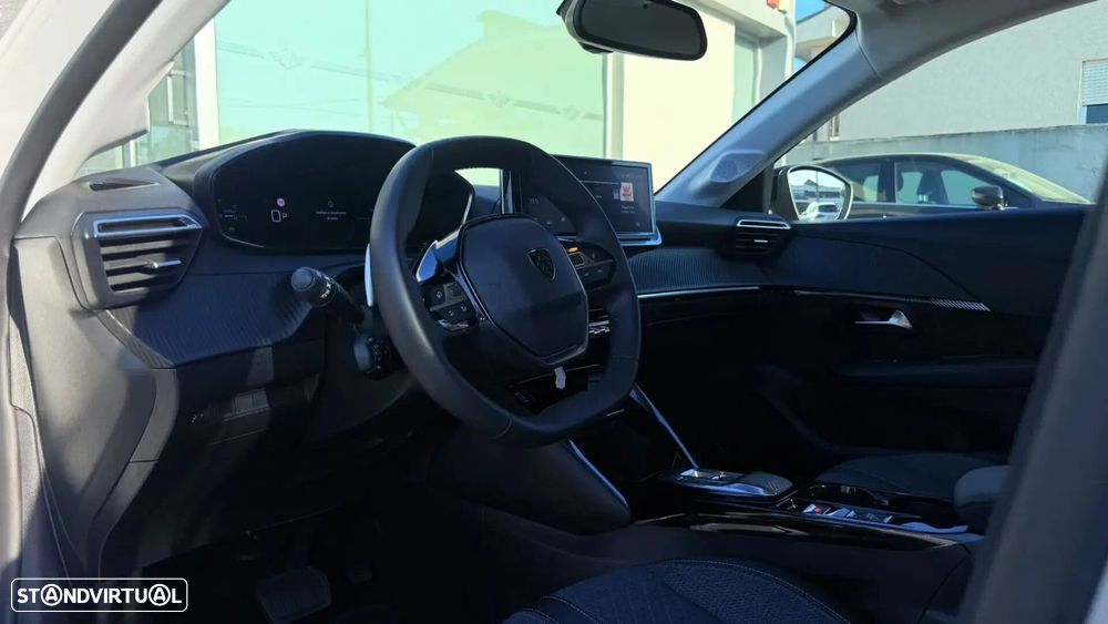 Peugeot 208 - 11