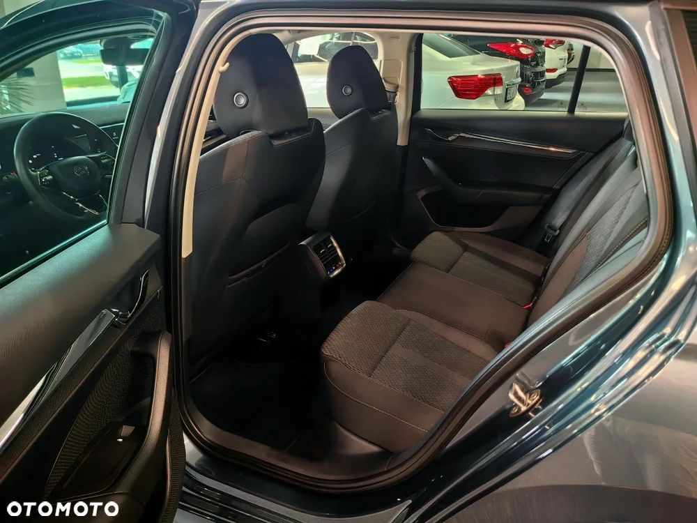 Skoda Octavia Combi 2.0 TDI DSG Exclusive Plus - 8