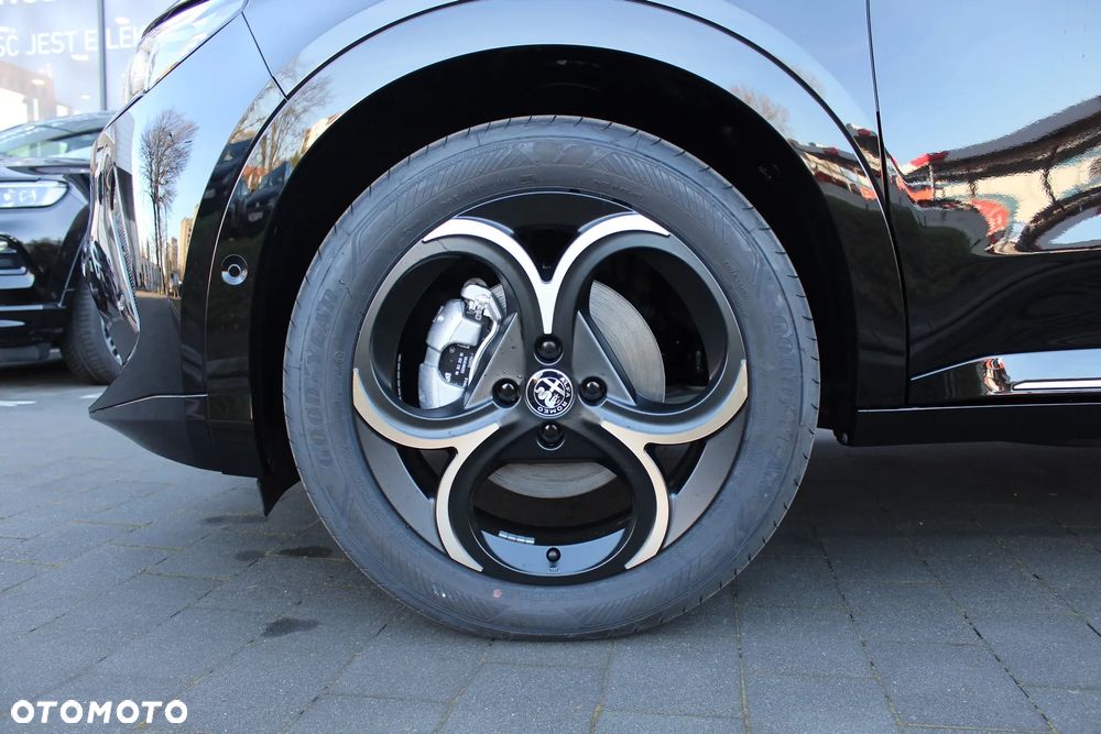 Alfa Romeo Junior 1.2 mHEV Ibrida Intensa Q4 eDCT - 8