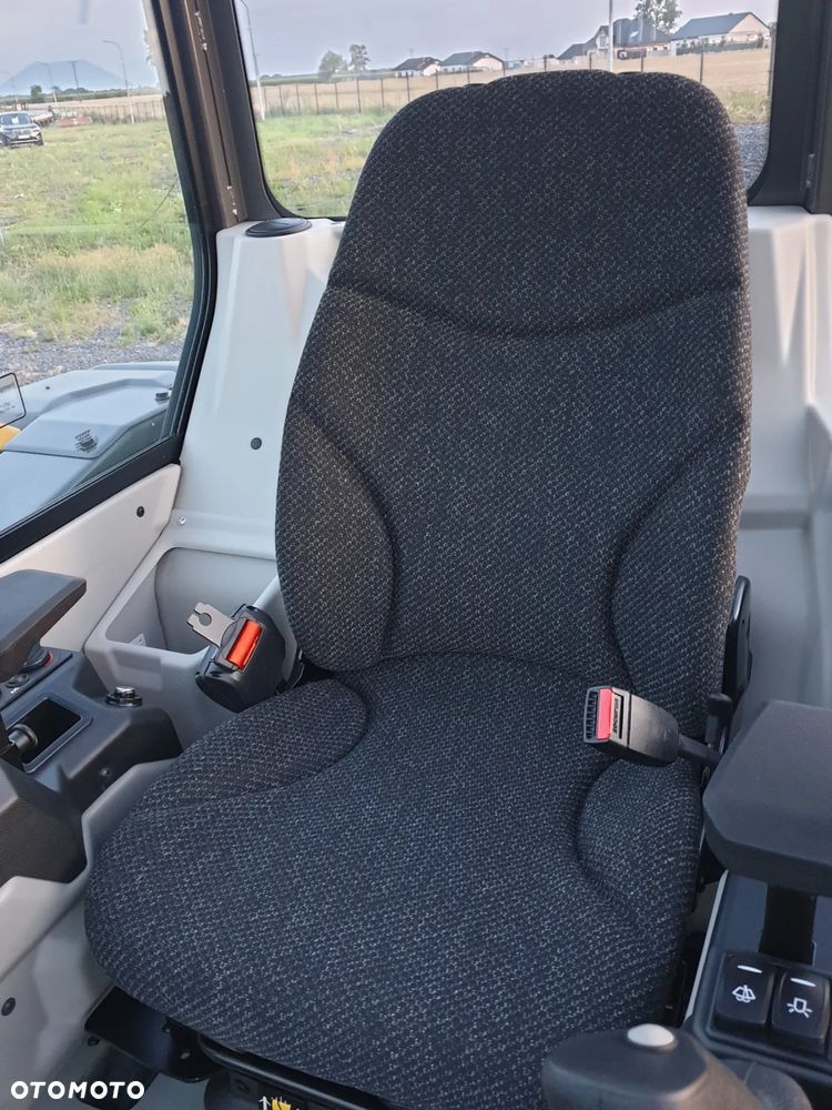 Volvo ECR40F KLIMATYZACJA NOWA DOSTĘPNA OD RĘKI, SZYBKOZŁĄCZE, DŁUGIE RAMIĘ, OBRÓT W OBRYSIE, ŁYŻKI: 300, 600, 1200MM SKARPOWA HYDRAULICZNA STEROWANA Z JOYSTICKA, PŁYWAJĄCY LEMIESZ SPYCHARKOWY - 20