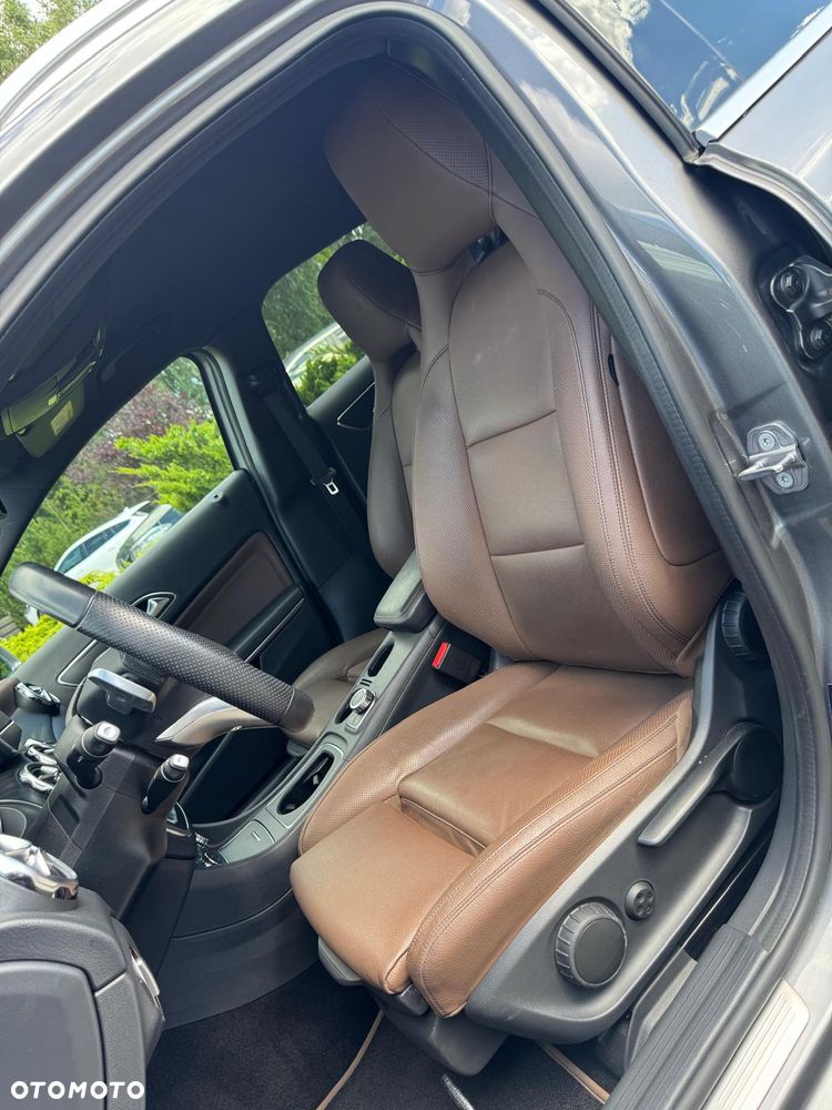 Mercedes-Benz GLA 250 4-Matic AMG Line - 18