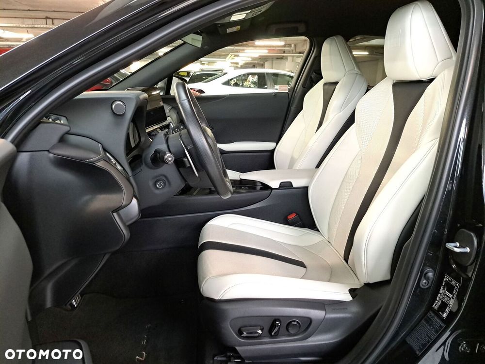 Lexus UX - 12