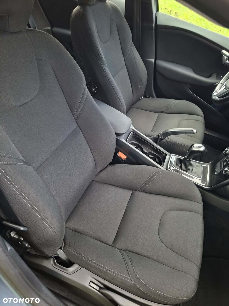 Volvo V40 T2 Momentum - 8