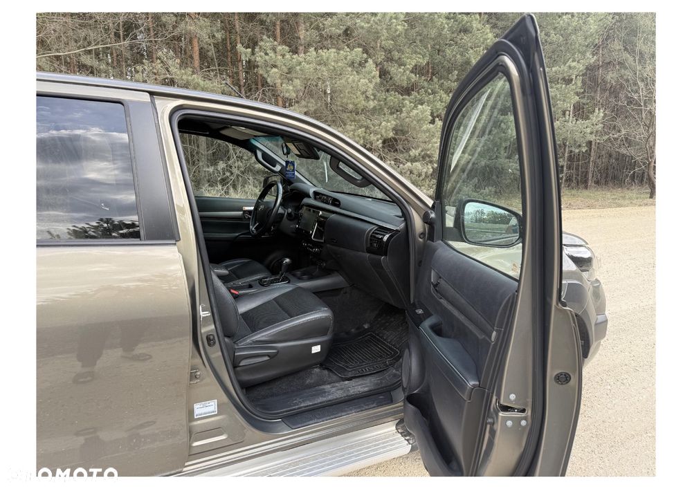 Toyota Hilux 2.8 D-4D Double Cab Invincible Sport 4x4 - 11