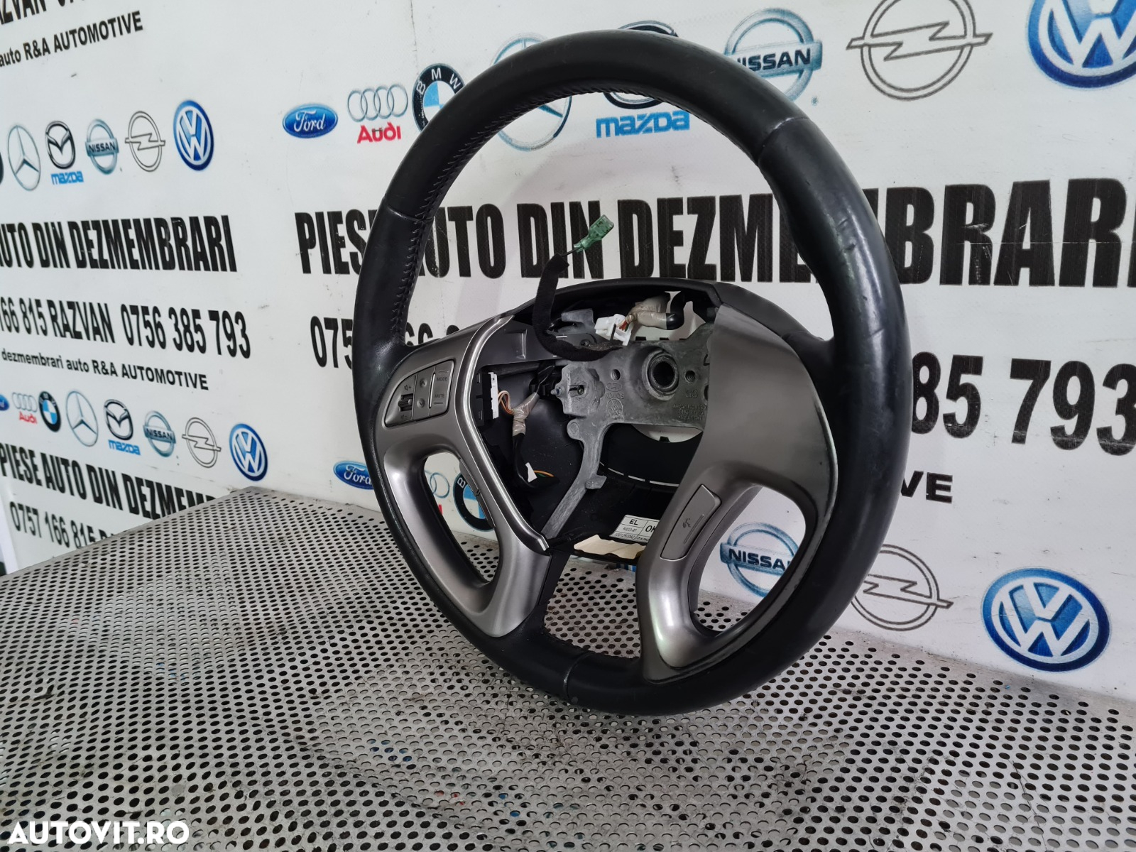 Volan Din Piele Cu Comenzi Hyundai IX35 An 2009-2010-2011-2012-2013-2014-2015 In Stare Foarte Buna - 2