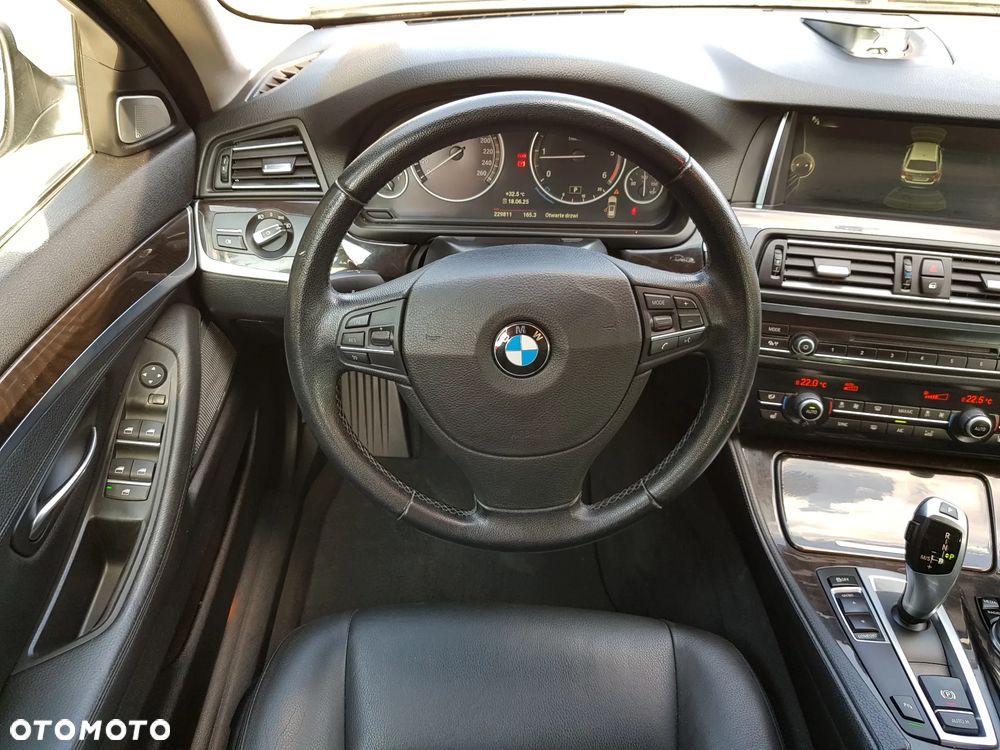 BMW Seria 5 525d Sport-Aut Luxury Line - 27