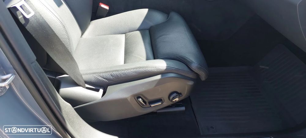 Volvo XC 60 2.0 T6 PHEV Plus Dark AWD - 27