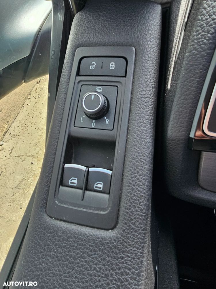 Volkswagen Multivan - 10