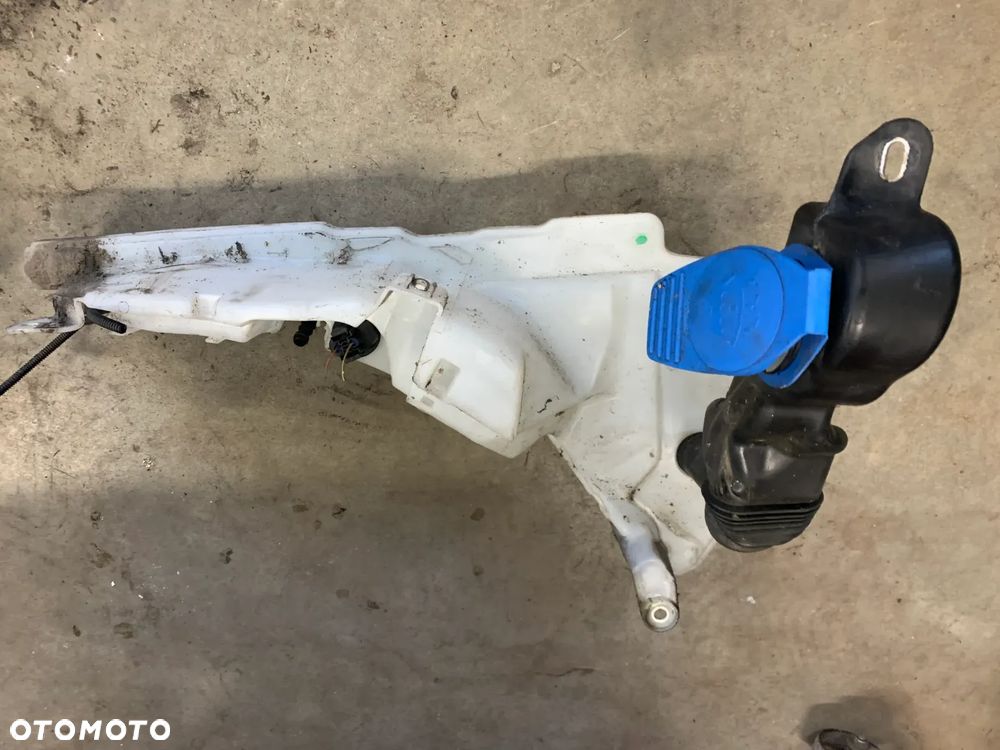zbiorniczek spryskiwaczy 4F0955453 A6 C6 FL Lift 2.7 TDI - 1