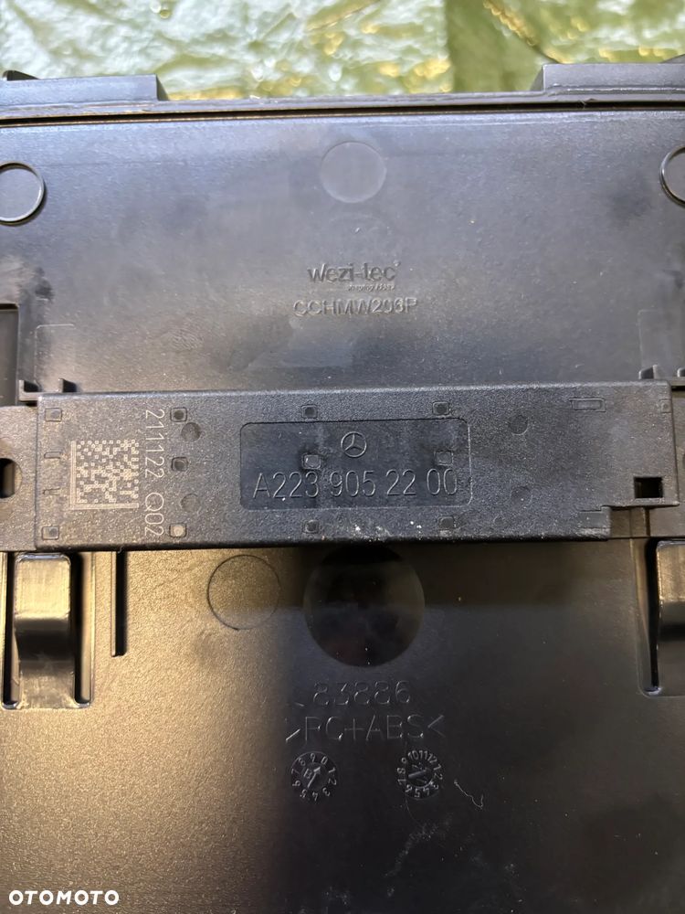 Mercedes C klasa W206 schowek tunelu środkowego A2066806005 - 5
