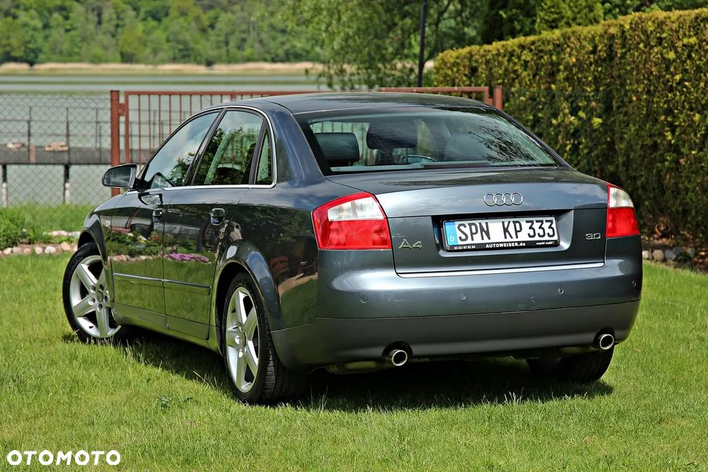 Audi A4 Limousine - 17