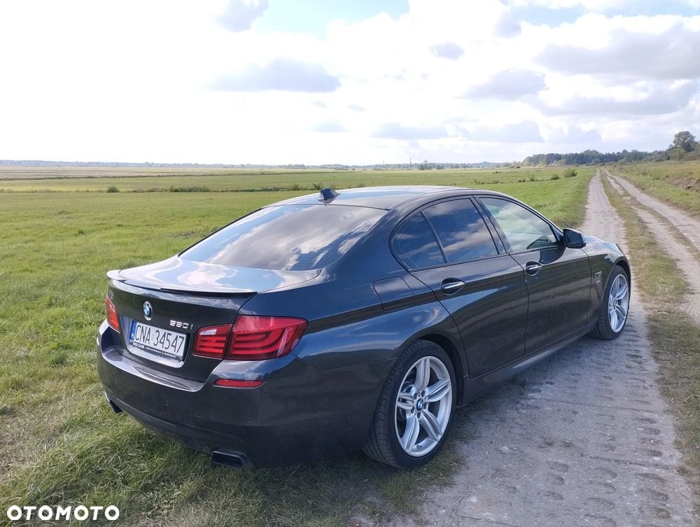 BMW Seria 5 550i - 5