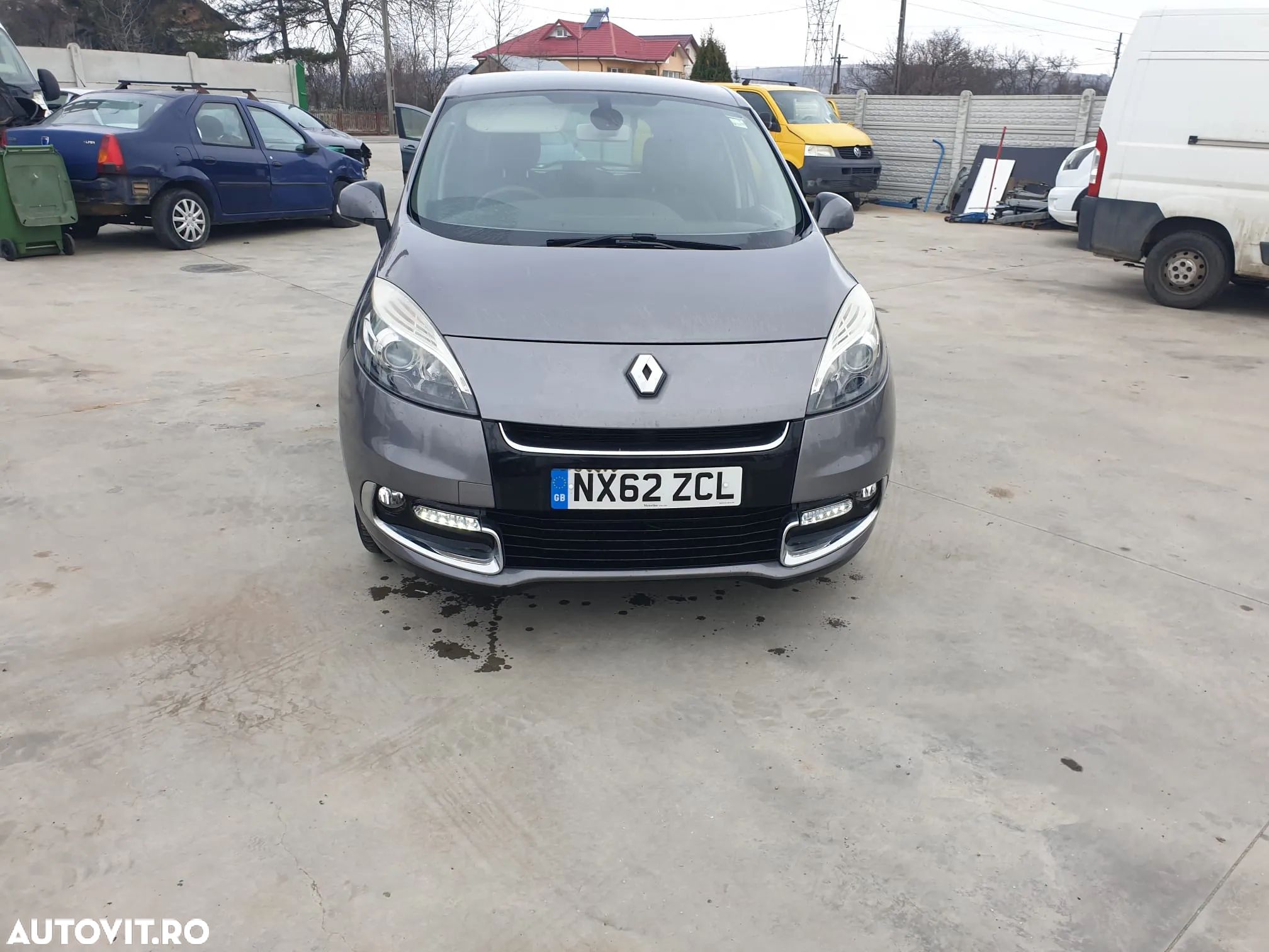 Dezmembrez Renault Scenic 1.5 Diesel - 1