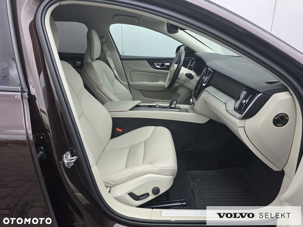 Volvo V60 Cross Country - 15