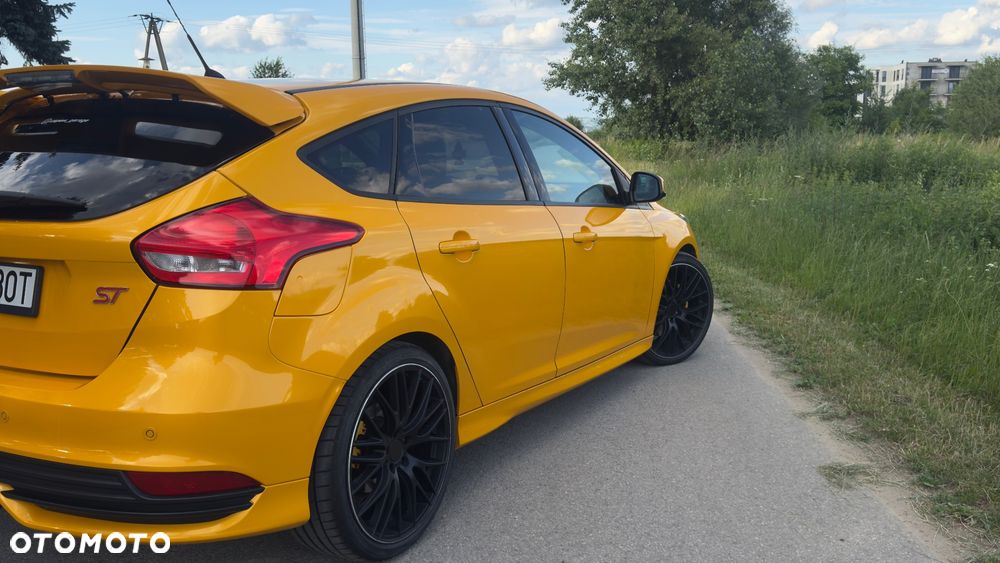 Ford Focus 2.0 EcoBoost ST mit Leder-Sport-Paket - 10