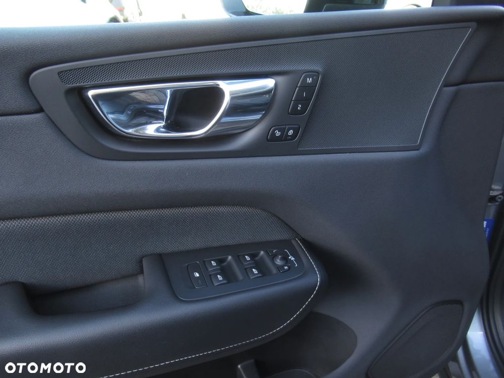 Volvo XC 60 T4 R-Design - 7