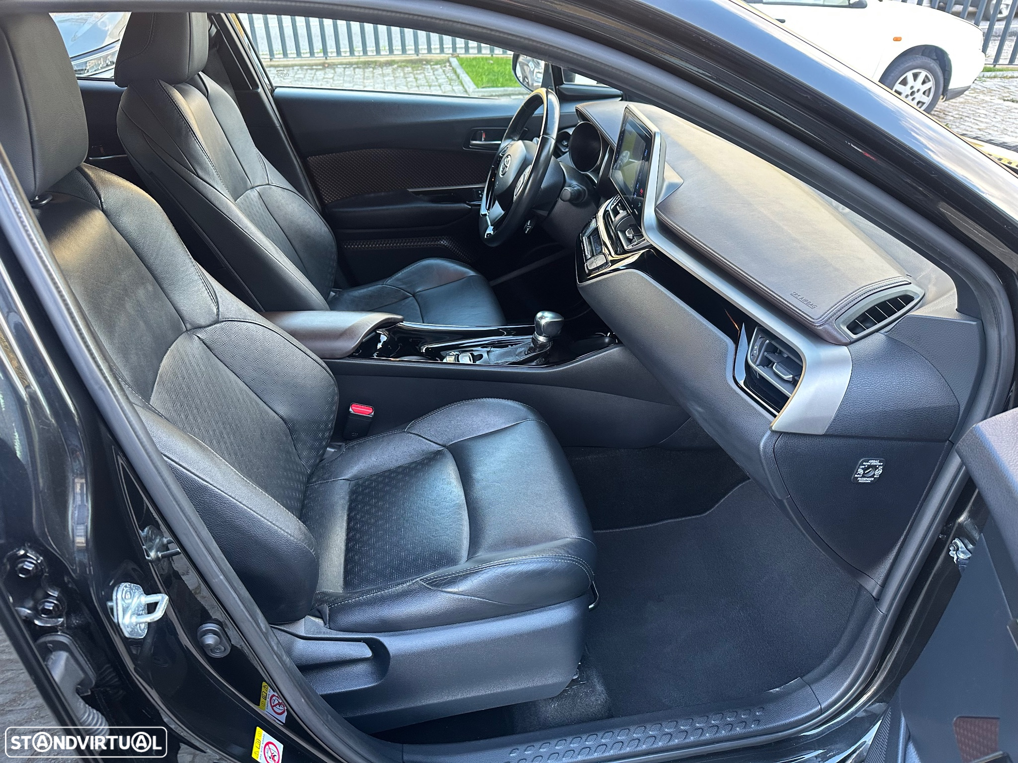 Toyota C-HR 1.8 HSD Exclusive+P.Luxury - 9