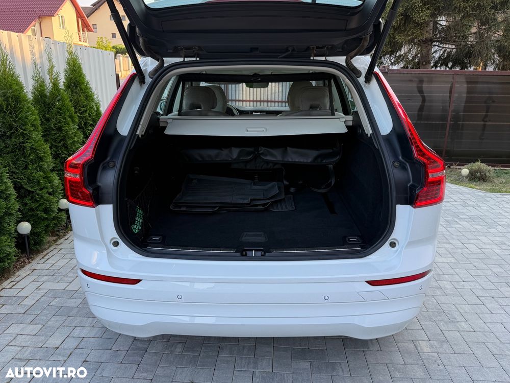 Volvo XC 60 B4 MHEV AT8 AWD Momentum Pro - 16