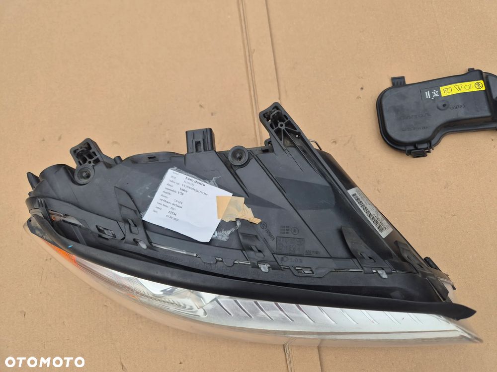 Volvo XC70 II V70 III S80 lampa prawa.Ksenon.LED 2013- .100% - 6