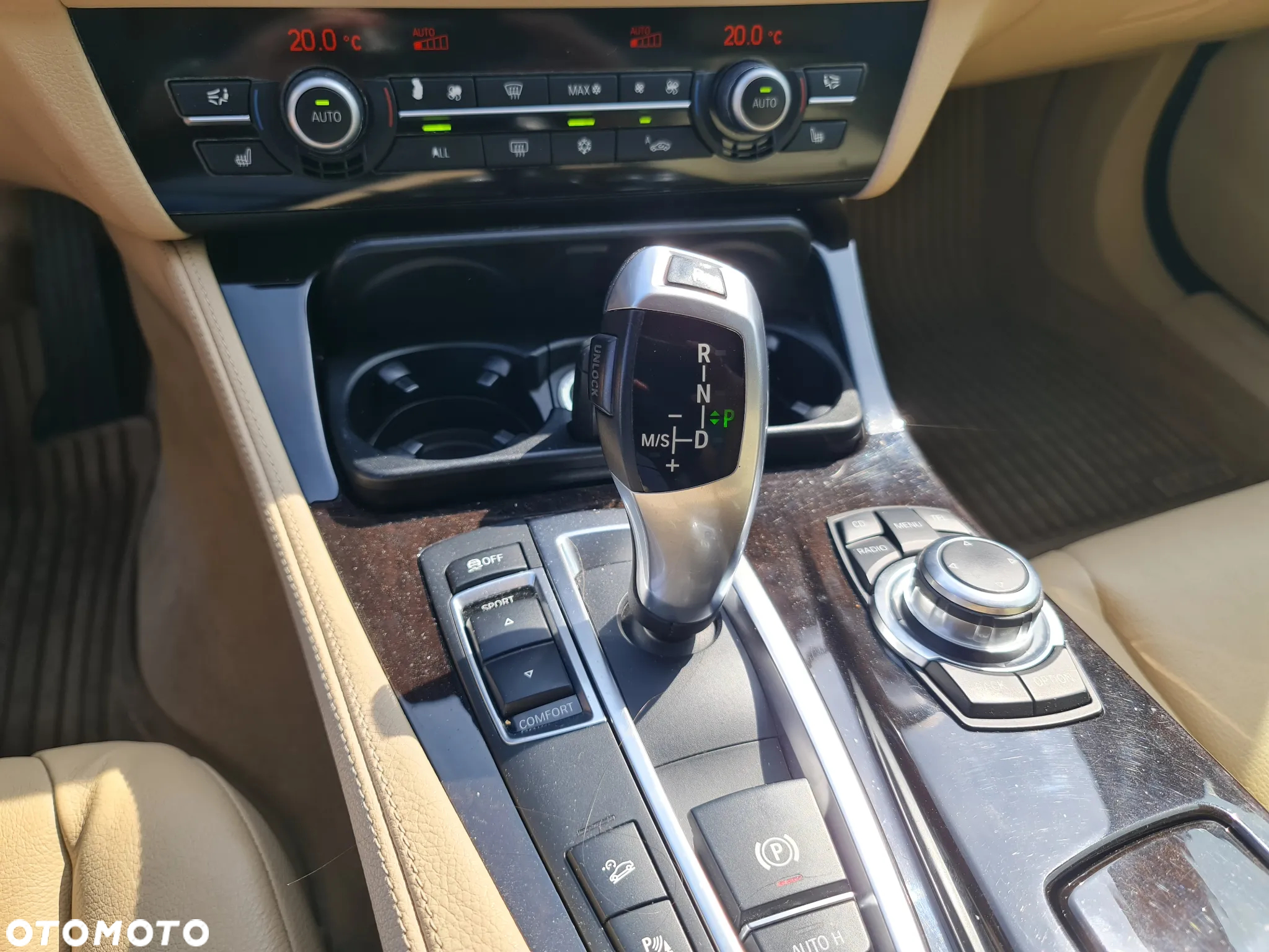 BMW Seria 5 528i xDrive - 34