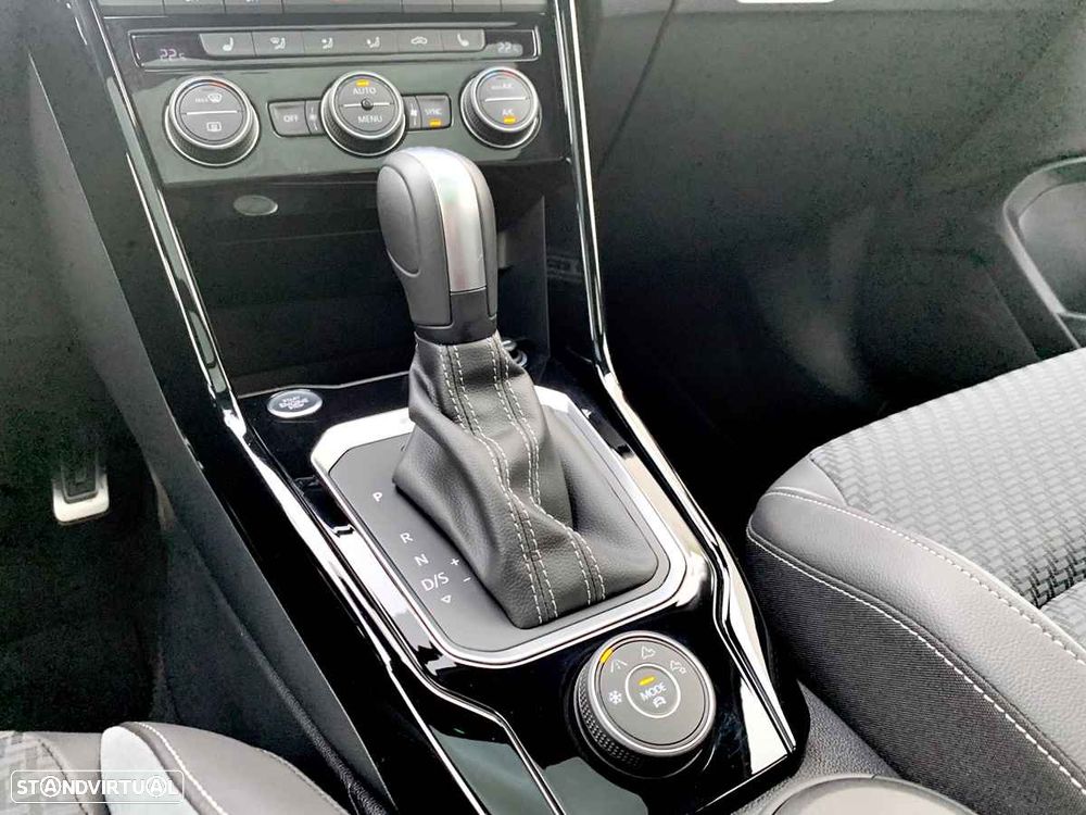 VW T-Roc 2.0 TSI OPF 4MOTION DSG - 22