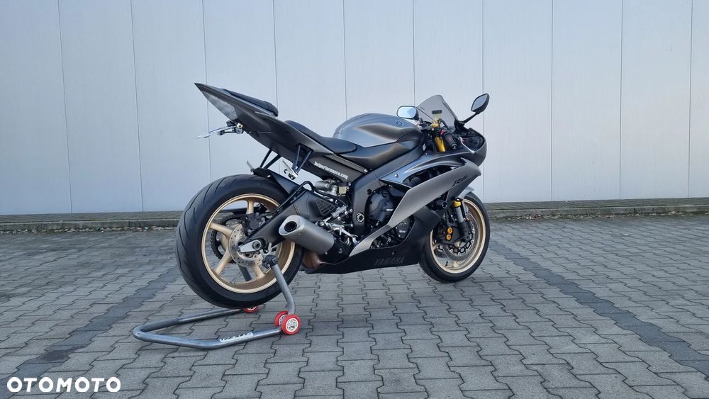 Yamaha R6 - 6