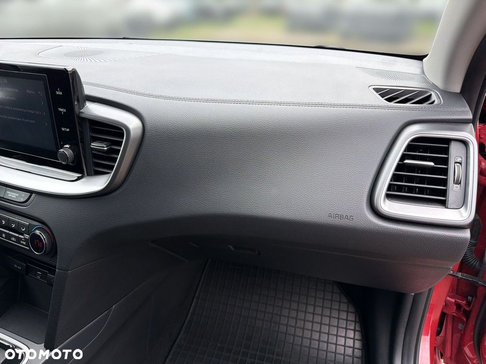 Kia Ceed - 16
