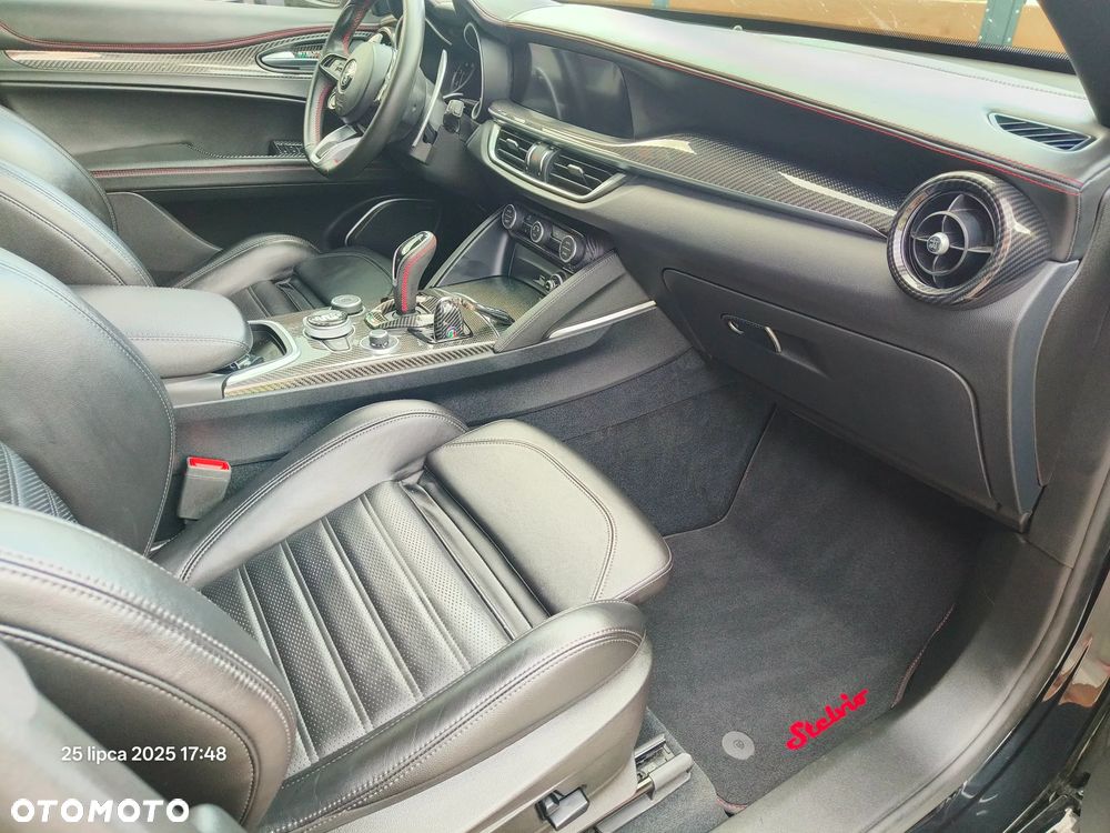 Alfa Romeo Stelvio 2.0 Turbo 16V AT8-Q4 Estrema - 31