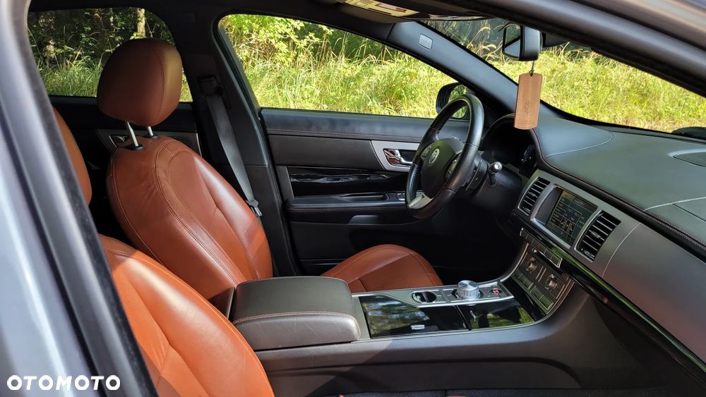 Jaguar XF 4.2 SV8 - 11