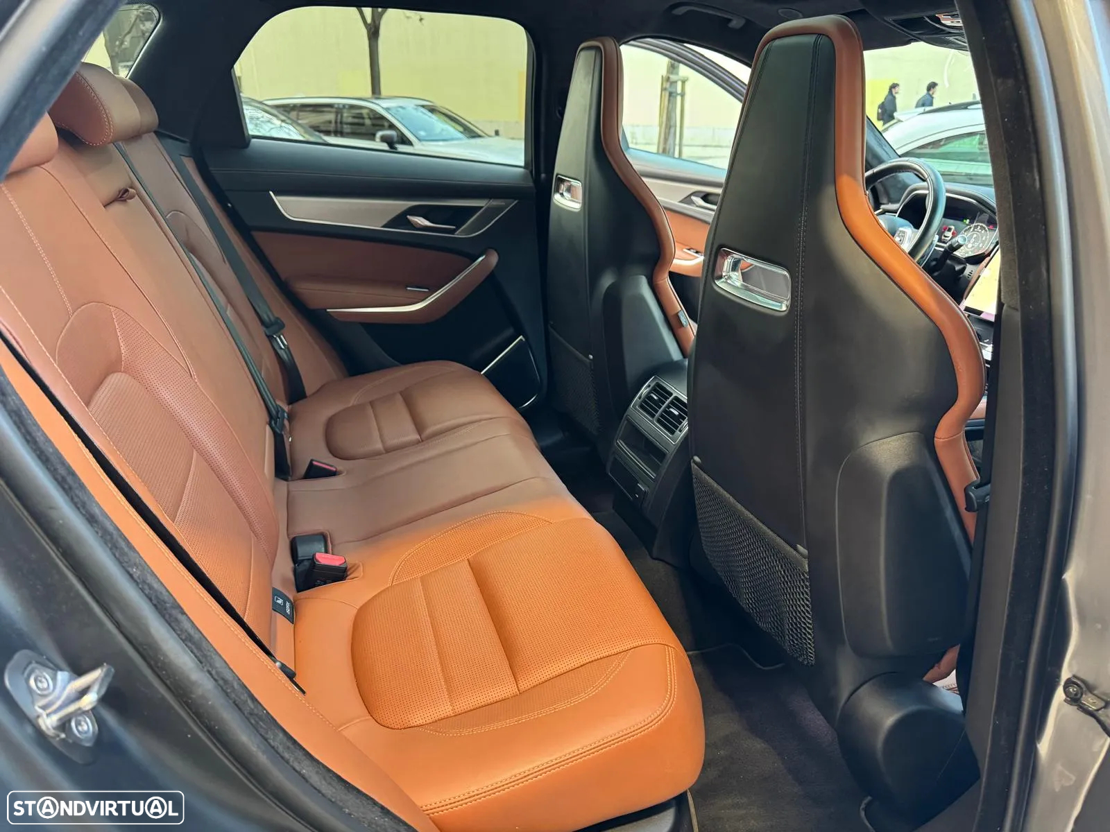 Jaguar F-Pace 2.0 P400e AWD R-Dynamic HSE - 33