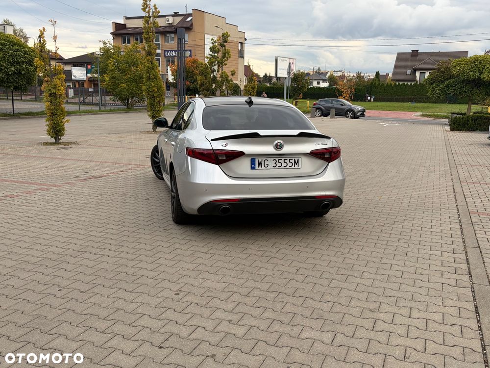Alfa Romeo Giulia 2.0 Turbo 16V AT8-Q4 Veloce - 4