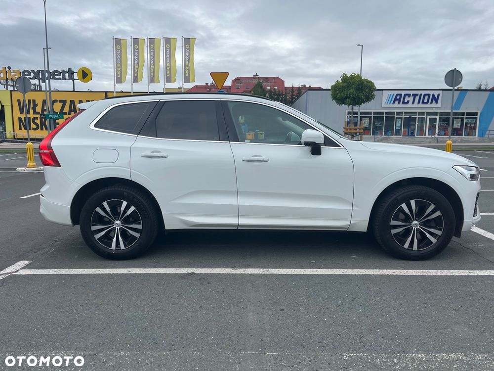 Volvo XC 60 B4 B Momentum - 4