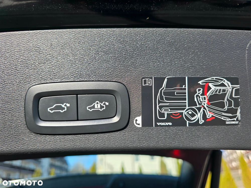 Volvo XC 40 T4 R-Design - 25