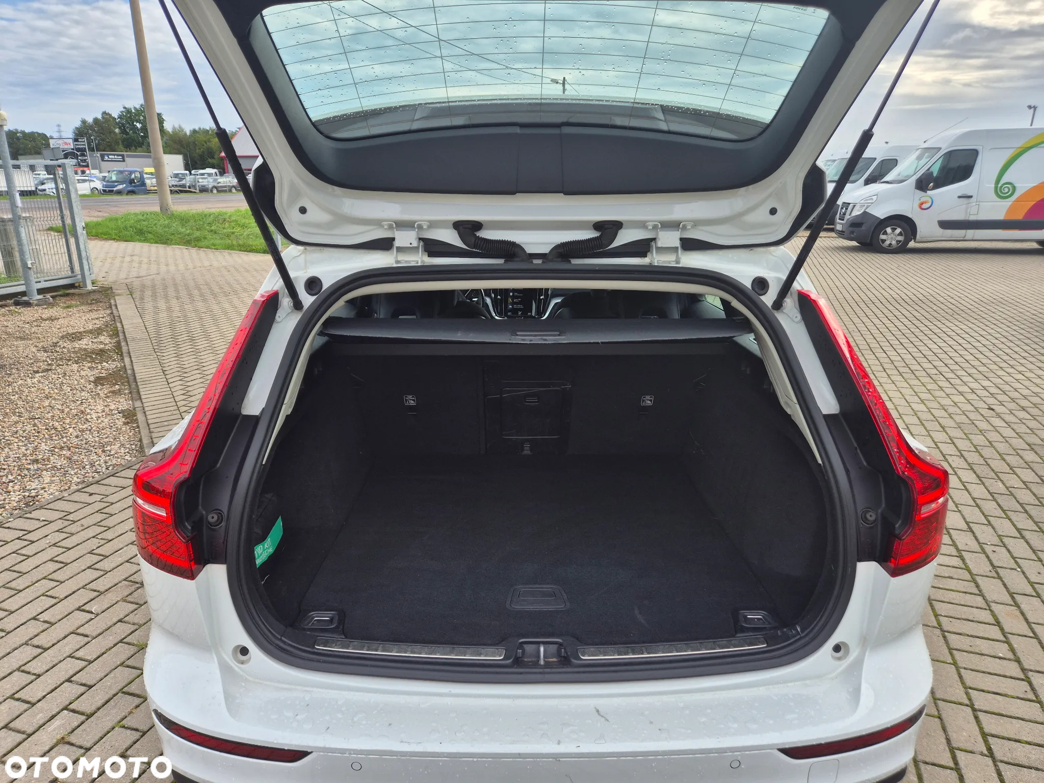 Volvo V60 B3 B DKG Momentum - 17