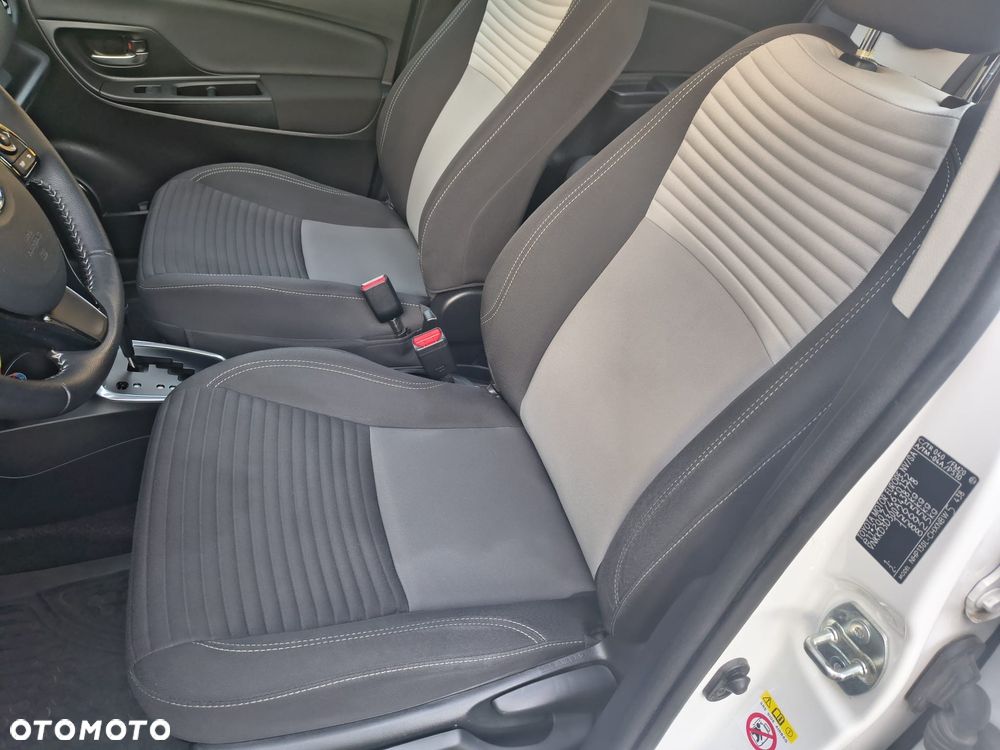 Toyota Yaris Hybrid 100 Dynamic EU6 - 13