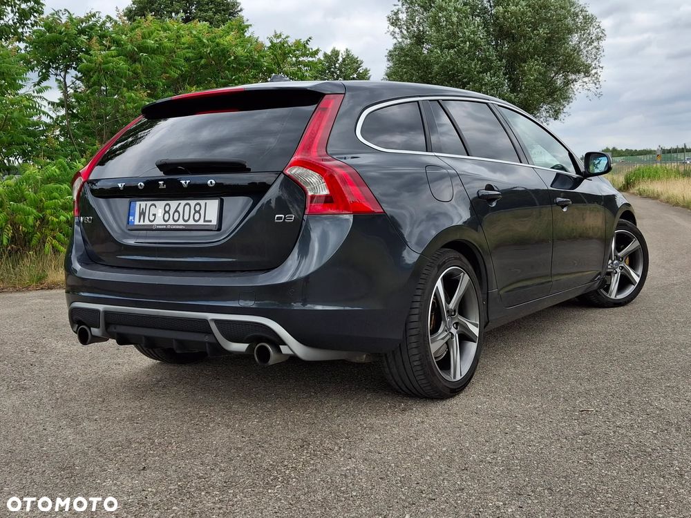 Volvo V60 D3 R-Design - 3